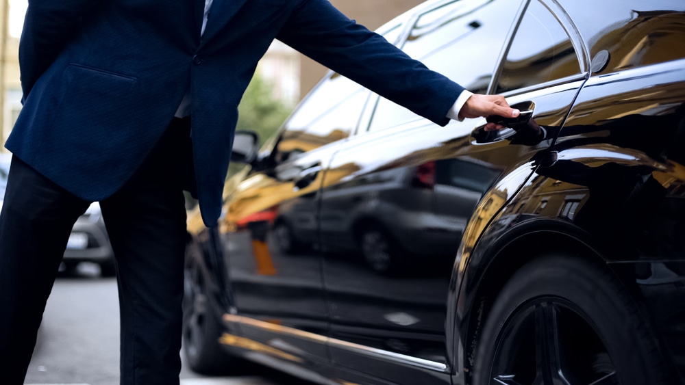 shuttle services.Motortion Films.naplestransportation.com.